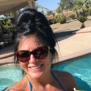 Meet your Posher, Clelia